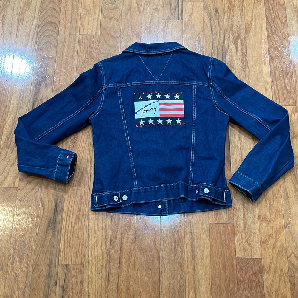 Tommy Hilfiger Size Medium Ladies Blue Jean Jacket 2 breast pockets Flag Studded